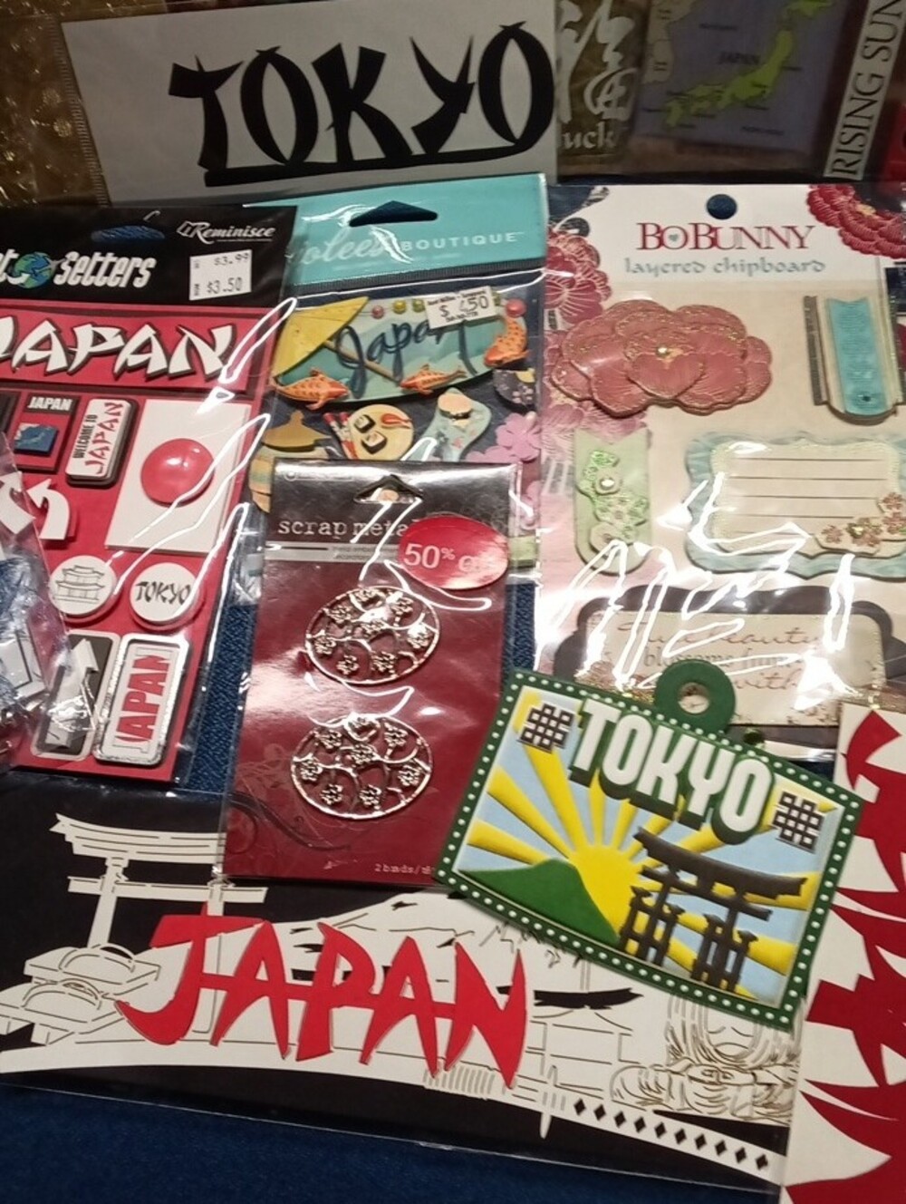 Japan Scrapbook Embellishment Lot - Red, Green, Gold - Picture 7 of 8